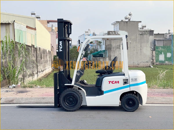 Xe nâng dầu TCM FHD25T3A