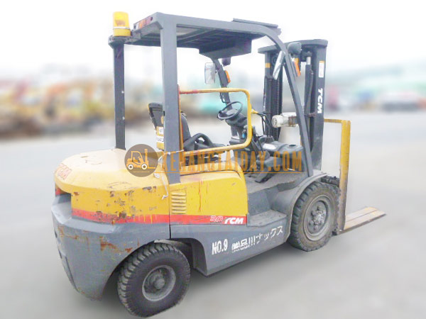 Xe nâng dầu TCM FHD30C3A