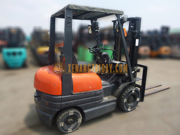Xe nâng dầu TOYOTA 02-6FD15