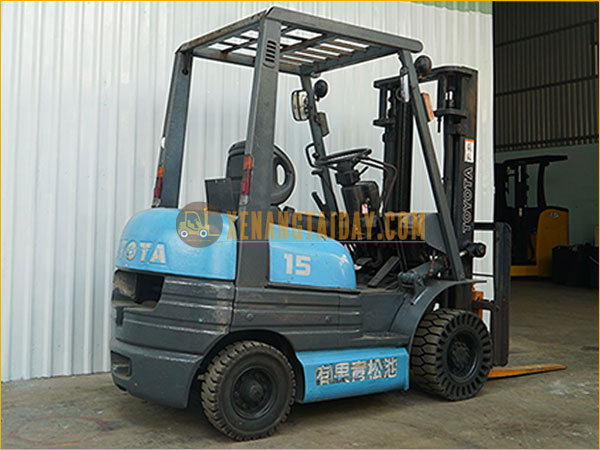 Xe nâng dầu TOYOTA 02-6FD15