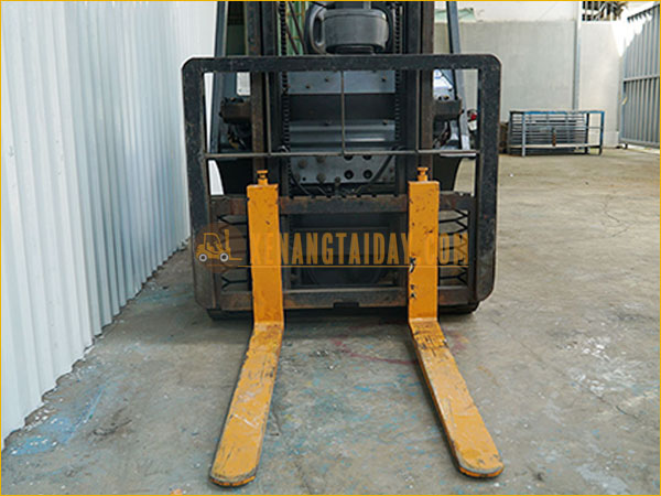 Xe nâng dầu TOYOTA 02-6FD15