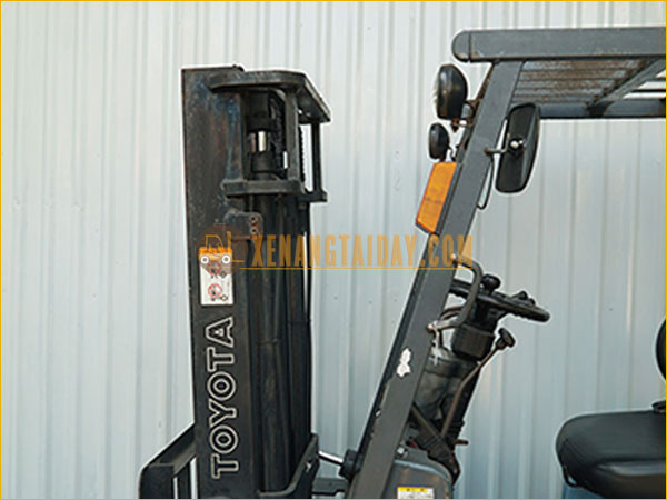 Xe nâng dầu TOYOTA 02-6FD15