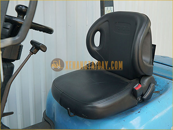 Xe nâng dầu TOYOTA 02-6FD15