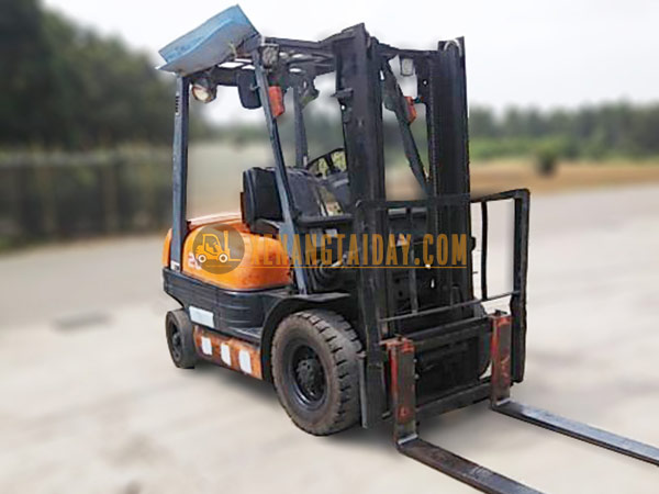 Xe nâng dầu TOYOTA 02-6FD20