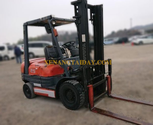 Xe nâng dầu TOYOTA 02-6FD25