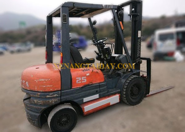 Xe nâng dầu TOYOTA 02-6FD25