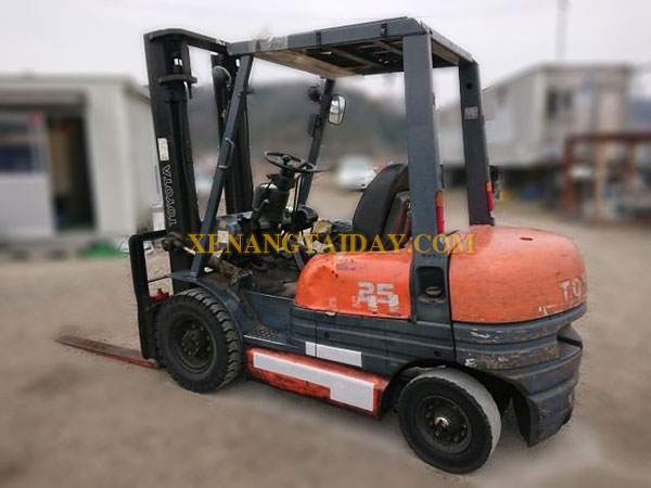 Xe nâng dầu TOYOTA 02-6FD25
