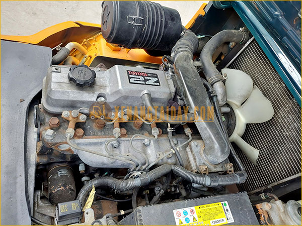 Xe nâng dầu TOYOTA 02-7FD25