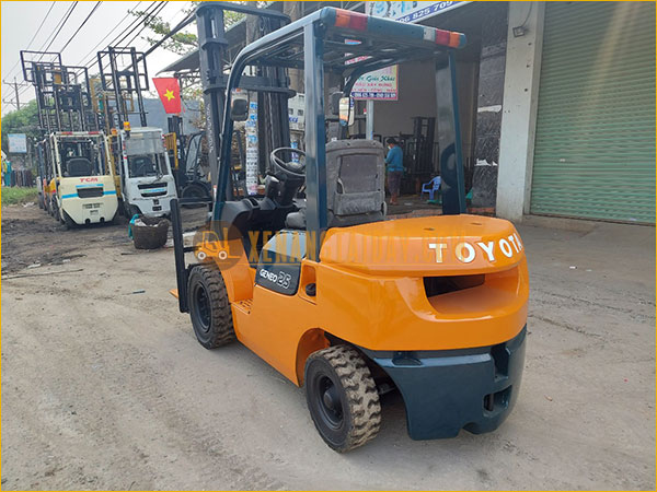 Xe nâng dầu TOYOTA 02-7FD25