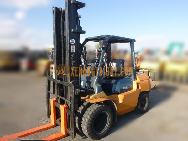 Xe nâng dầu TOYOTA 02-7FD35
