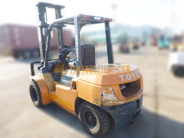Xe nâng dầu TOYOTA 02-7FD35