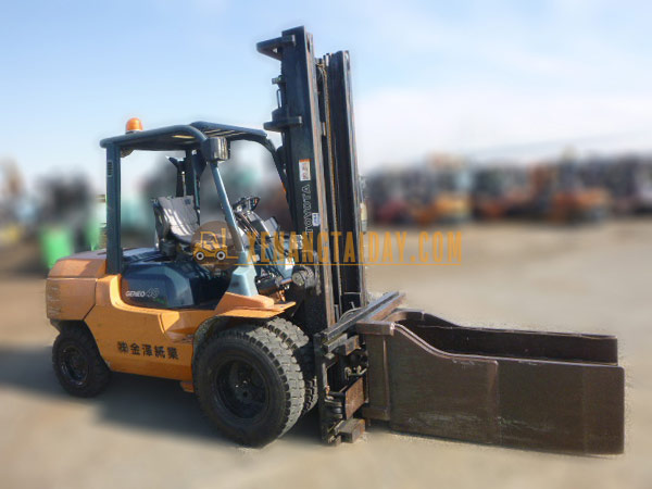 Xe nâng dầu TOYOTA 02-7FD40