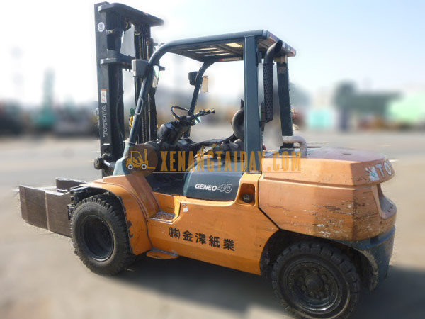Xe nâng dầu TOYOTA 02-7FD40
