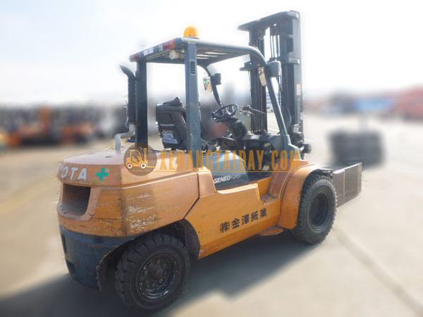 Xe nâng dầu TOYOTA 02-7FD40