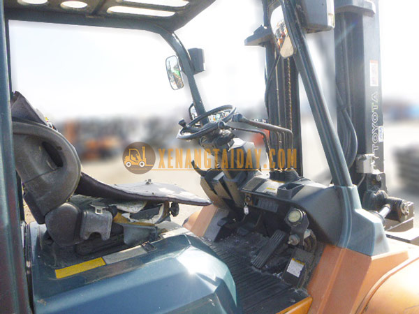 Xe nâng dầu TOYOTA 02-7FD40
