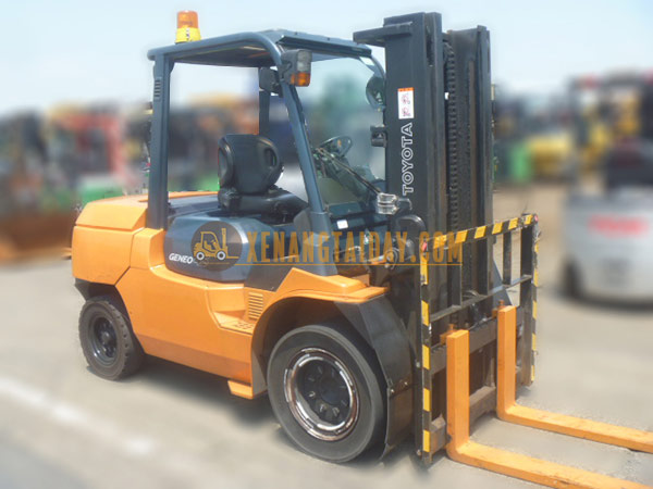 Xe nâng dầu TOYOTA 02-7FD45