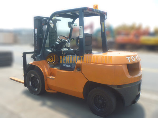 Xe nâng dầu TOYOTA 02-7FD45