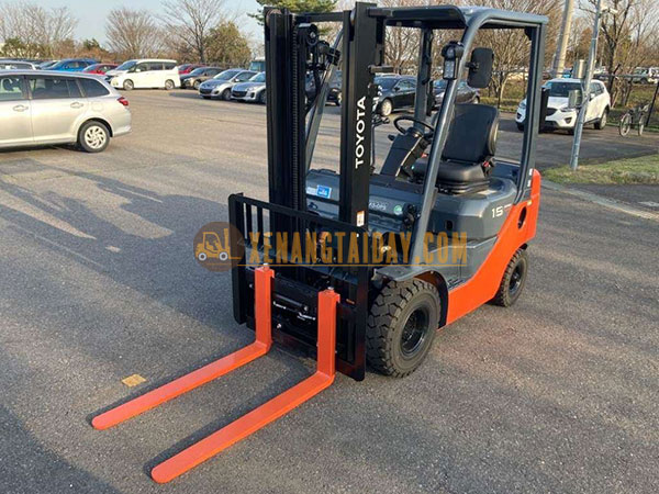 Xe nâng dầu TOYOTA 02-8FD15