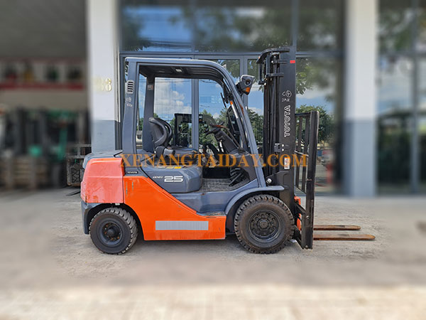 Xe nâng dầu TOYOTA 02-8FD25