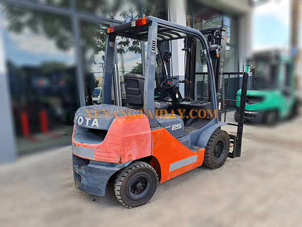 Xe nâng dầu TOYOTA 02-8FD25
