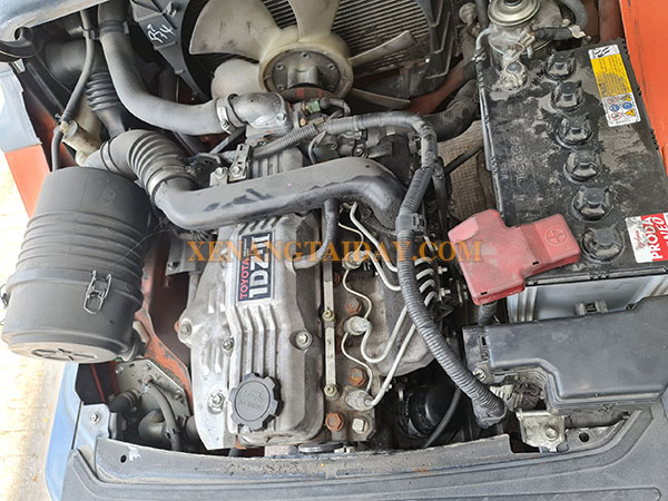 Xe nâng dầu TOYOTA 02-8FD25