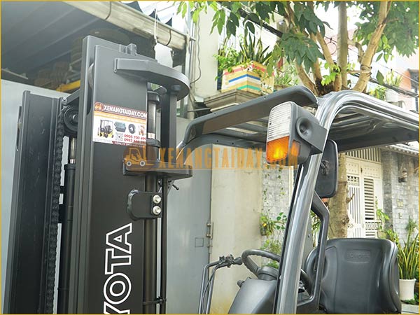Xe nâng dầu TOYOTA 02-8FD25