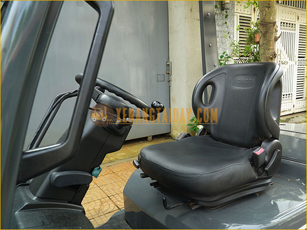 Xe nâng dầu TOYOTA 02-8FD25