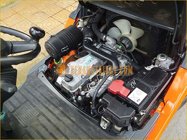 Xe nâng dầu TOYOTA 02-8FD25