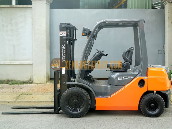 Xe nâng dầu TOYOTA 02-8FD25