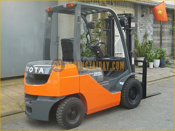 Xe nâng dầu TOYOTA 02-8FD25