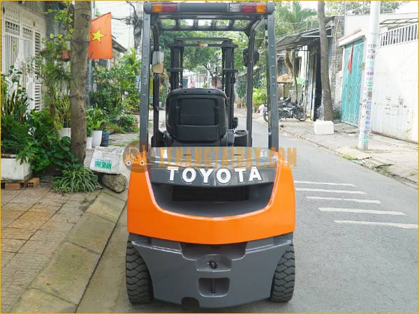 Xe nâng dầu TOYOTA 02-8FD25