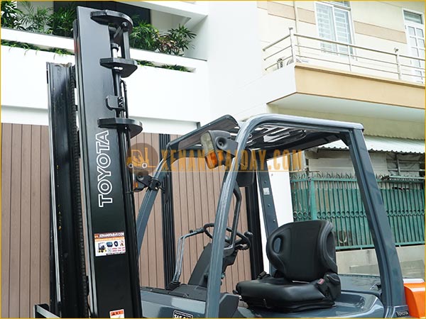 Xe nâng dầu TOYOTA 02-8FD25