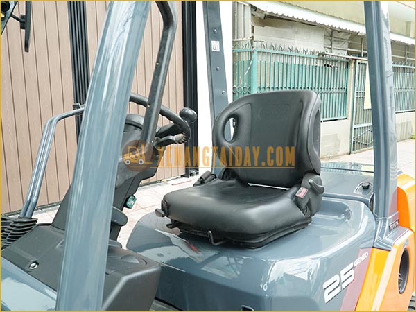 Xe nâng dầu TOYOTA 02-8FD25