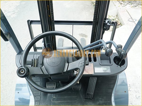Xe nâng dầu TOYOTA 02-8FD25