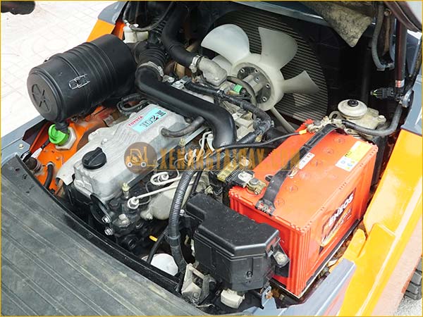 Xe nâng dầu TOYOTA 02-8FD25