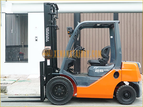 Xe nâng dầu TOYOTA 02-8FD25
