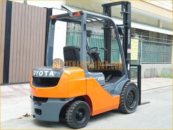 Xe nâng dầu TOYOTA 02-8FD25