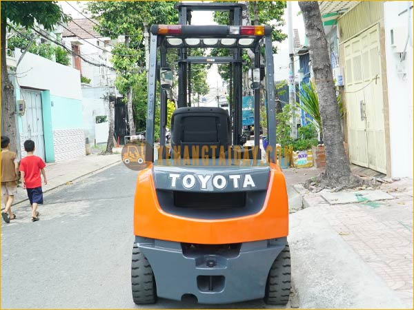 Xe nâng dầu TOYOTA 02-8FD25