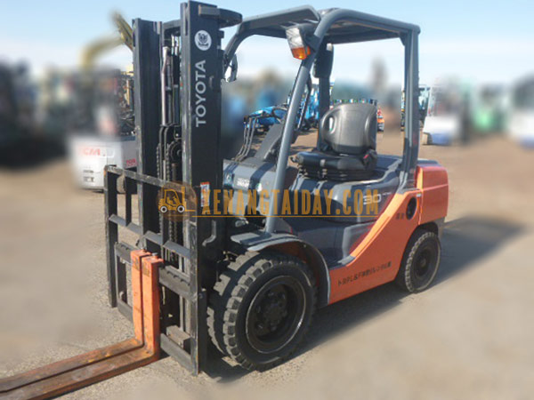 Xe nâng dầu TOYOTA 02-8FD30