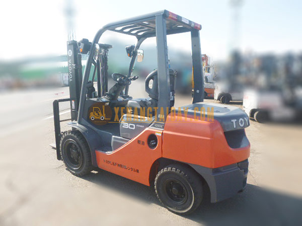 Xe nâng dầu TOYOTA 02-8FD30