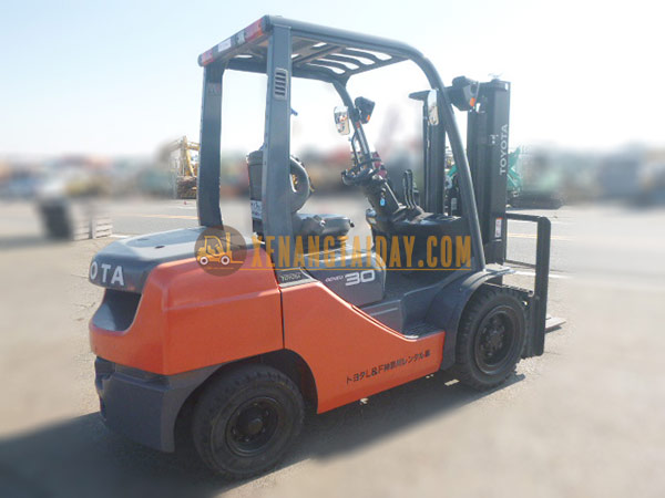 Xe nâng dầu TOYOTA 02-8FD30