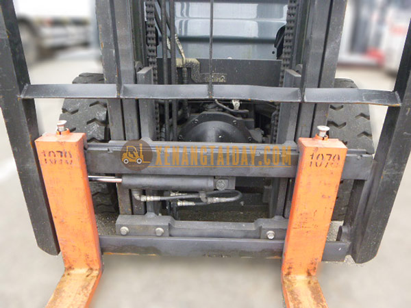 Xe nâng dầu TOYOTA 50-8FD25