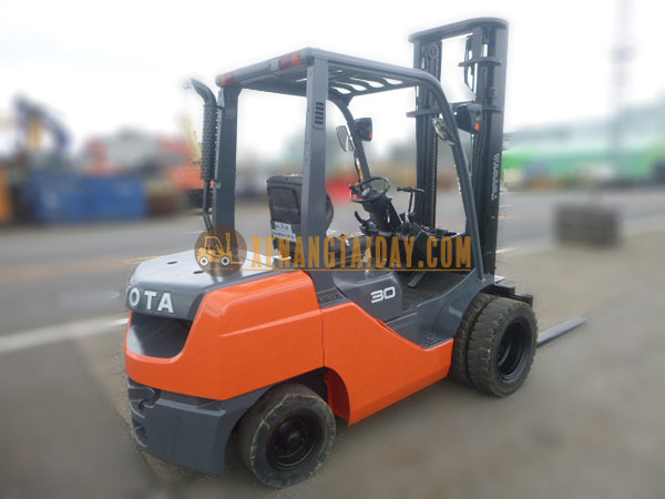 Xe nâng dầu TOYOTA 50-8FD30