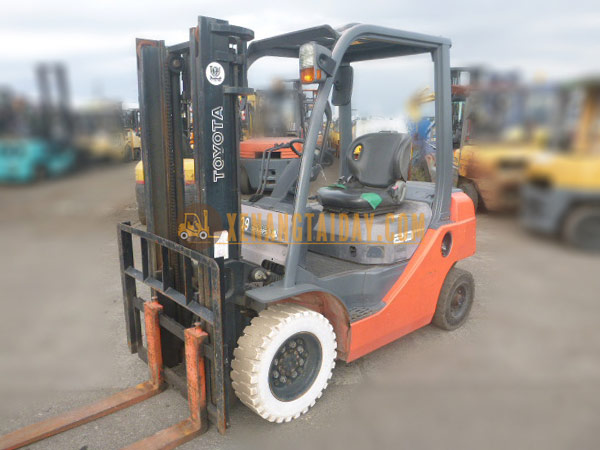 Xe nâng dầu TOYOTA 52-8FD20
