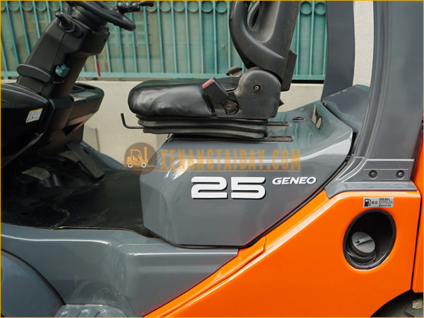 Xe nâng dầu TOYOTA 52-8FD25