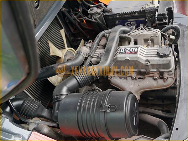 Xe nâng dầu TOYOTA 52-8FD25