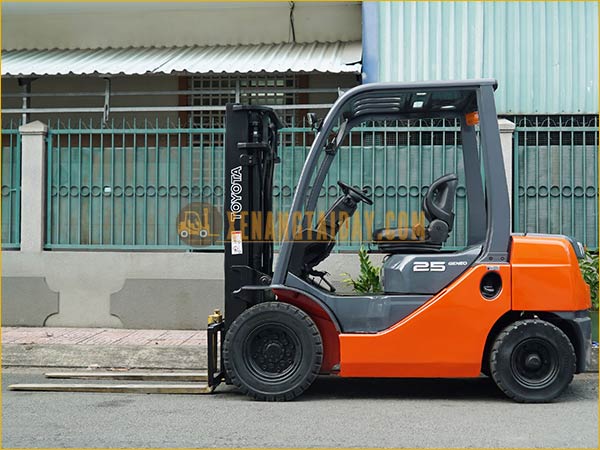 Xe nâng dầu TOYOTA 52-8FD25