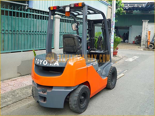 Xe nâng dầu TOYOTA 52-8FD25