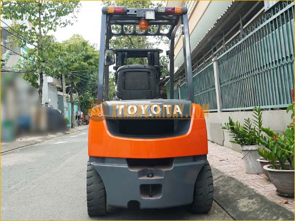 Xe nâng dầu TOYOTA 52-8FD25