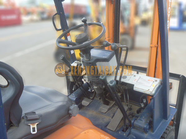 Xe nâng dầu TOYOTA 5FD15